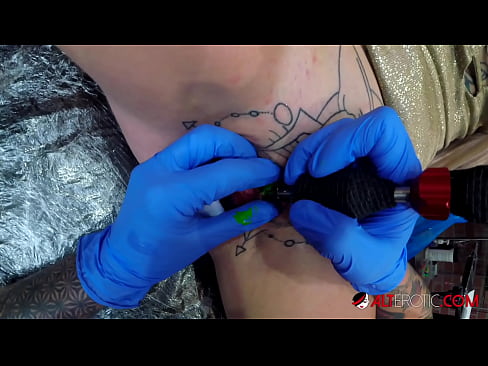 ❤️ Ekstreem tattooed hottie Sully Savage krige in tattoo op har klitoris ️❌ Porno by porno fy.myinvest.top ☑